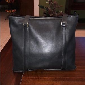 COACH VINTAGE LEATHER SHOULDER BAG MADE IN THE USA